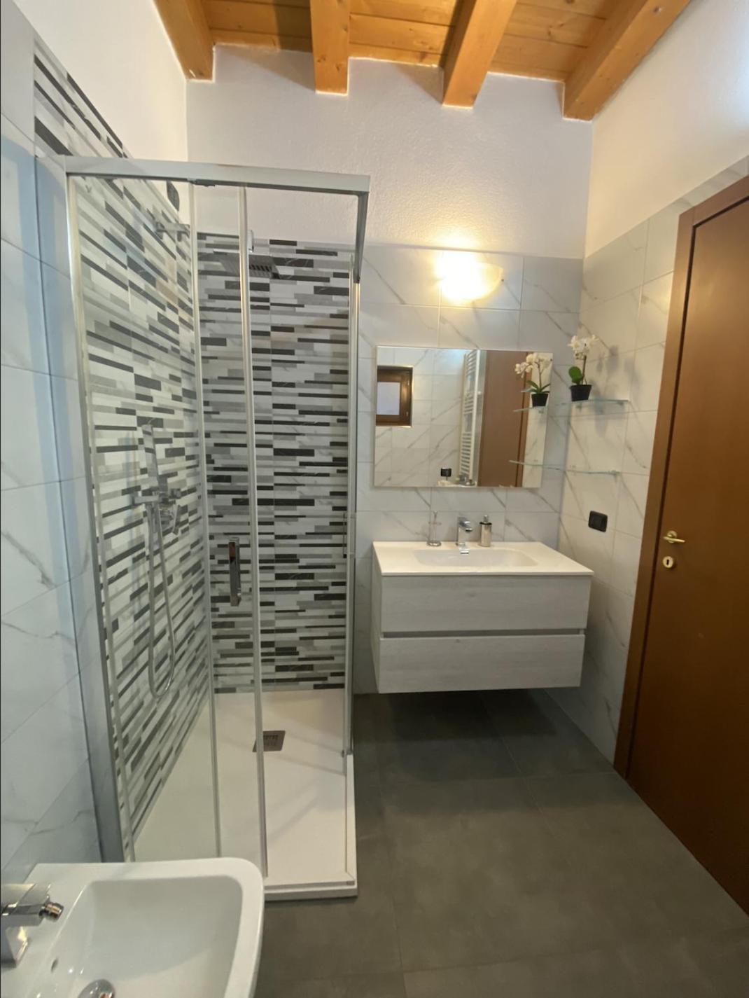 Cozy Lake Como Apartments Valmadrera Zewnętrze zdjęcie